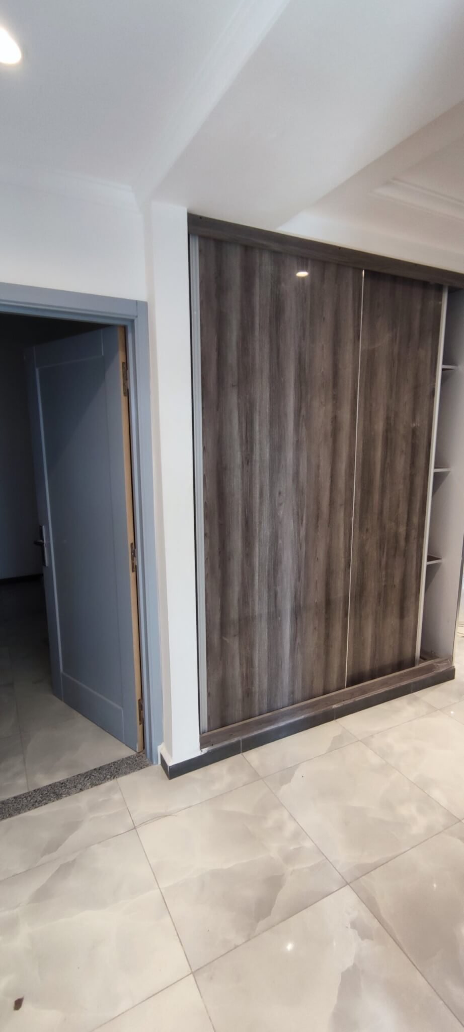 Vend F3 avec box sous sol à saoula