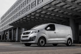 كراء سيارة peugeot expert مع سائقها في جزائر